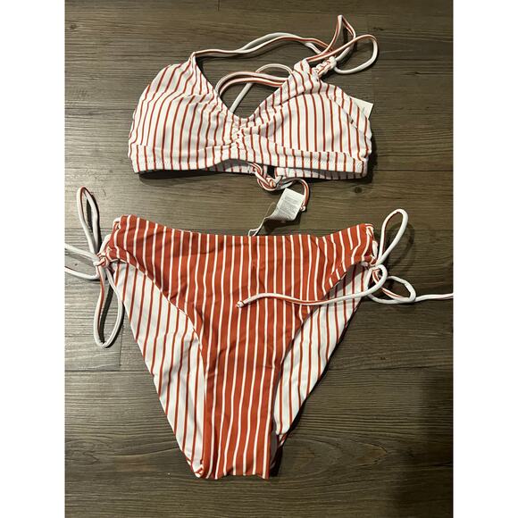 NWT- Cupshe bikini with reversable bottom - Picture 4 of 6